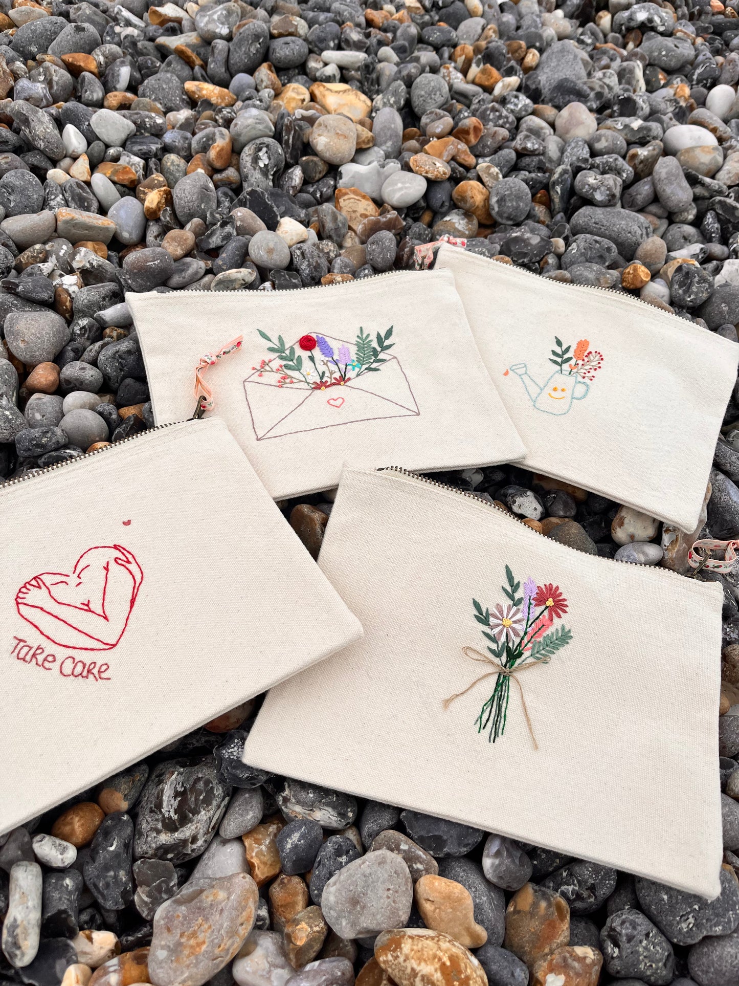 Pochette brodée bouquet de fleurs